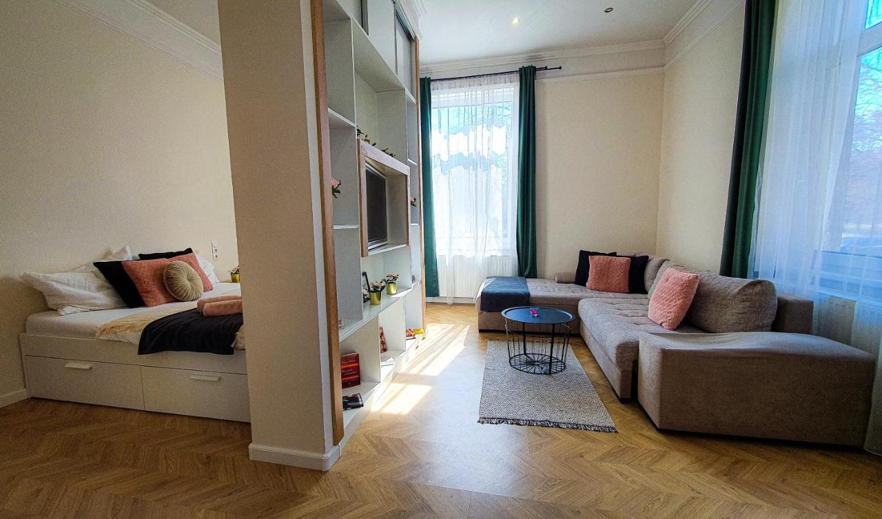 Smaragd Apartman Gyor Exterior photo