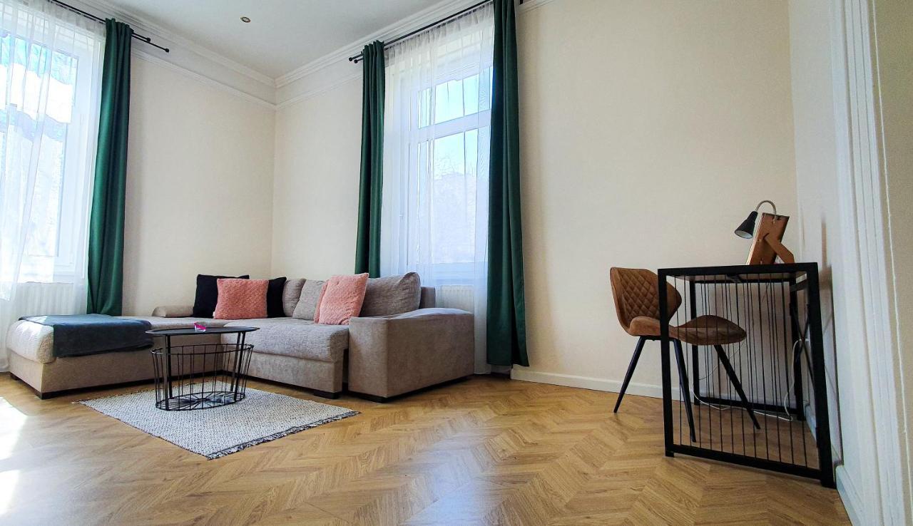 Smaragd Apartman Gyor Exterior photo