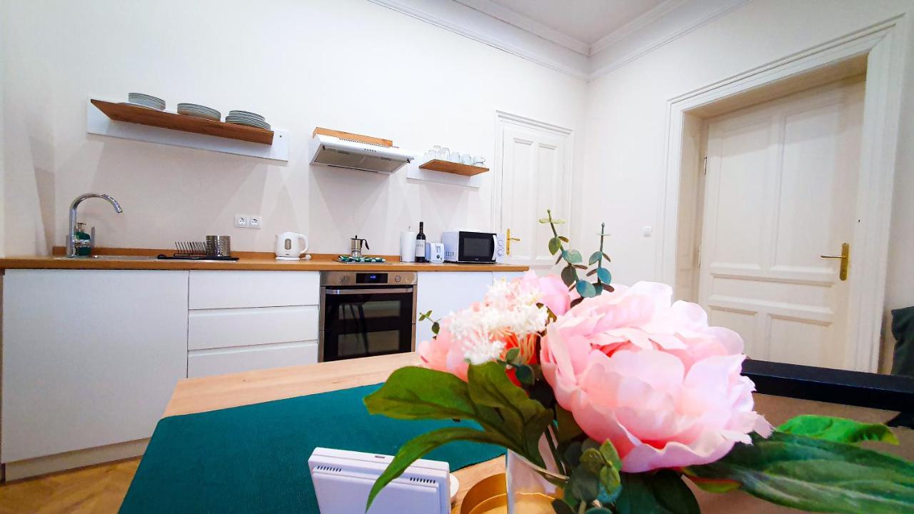Smaragd Apartman Gyor Exterior photo